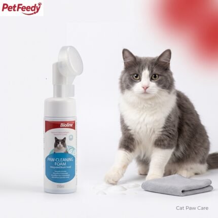 Bioline Paw Cleaning Foam for Cats with brush for easy paw cleaning